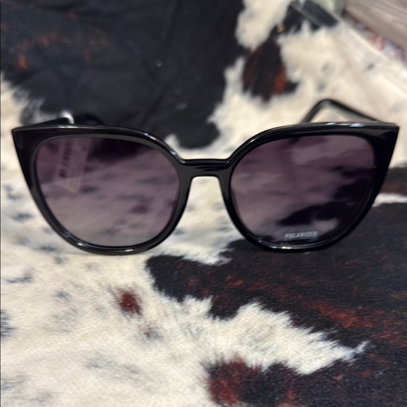Quay Australia Accessories - Quay Australia Black Cat-Eye Polarized Sunglasses